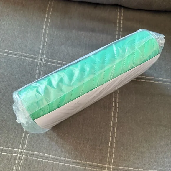 NWT💎 Badgley Mischka Kelly Green Leather Crossbody - Picture 3 of 10